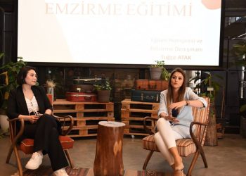 Beybida doğuma hazırlık eğitiminde anne adaylarıyla buluştu