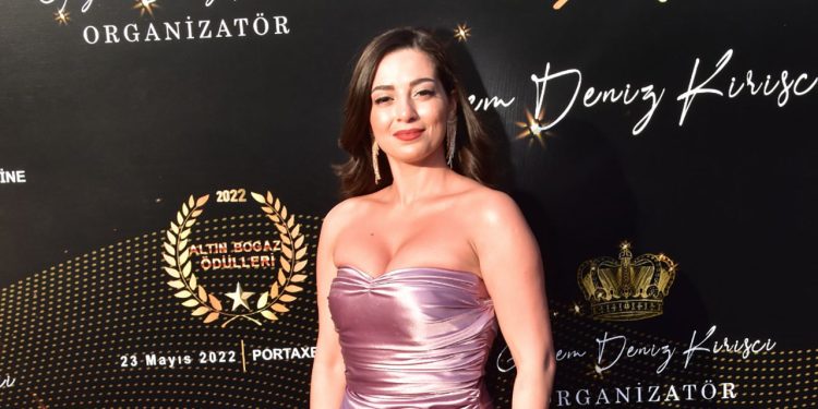 Erenköy Brıtısh Culture Kurucusu Ece Bahar Ünal’ın başarısı ödül ile taçlandı.