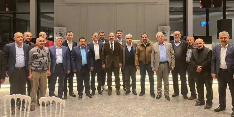 İzollu Vakfı geleneksel iftar yemeğinde buluştu