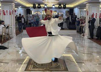 Avcılar Engelliler Derneğinin düzenlediği iftar yemeğine özel bireyler ve aileleri ile birlikte oruç açmanın keyfini yaşadılar