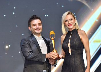 Lami Uyar yılın en başarılı genç girişimci ödülüne layık görüldü.