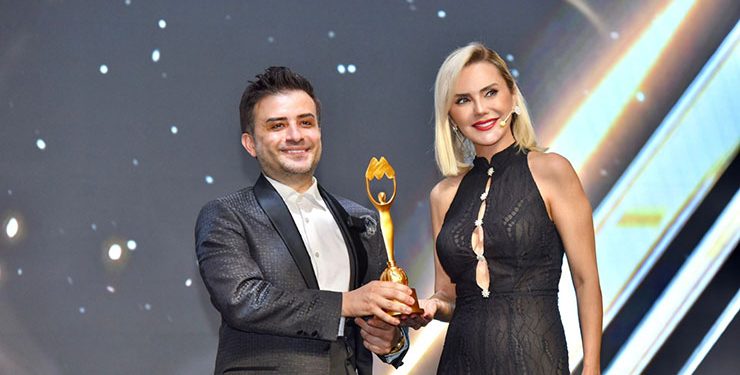 Lami Uyar yılın en başarılı genç girişimci ödülüne layık görüldü.