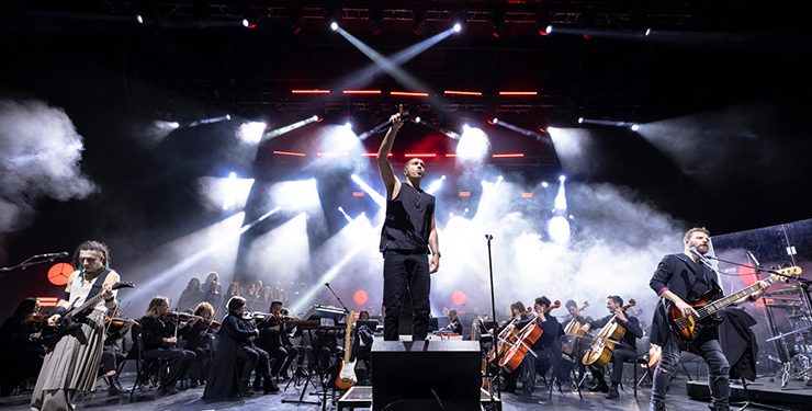 maNga’dan açık havada yağmur altında senfoni konseri