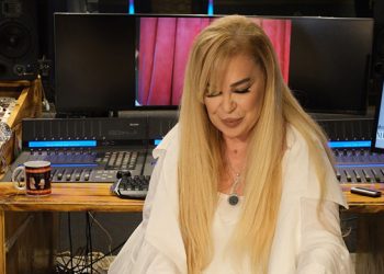 Pop müziğin efsanesi Zerrin Özer’den muhteşem dönüş “Basit Numaralar”