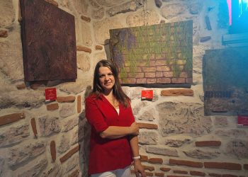 Pelin Toğrul’dan “Dokularla Hikayeler” adlı sergisi Kethüda hamamında sanatseverlerle buluştu