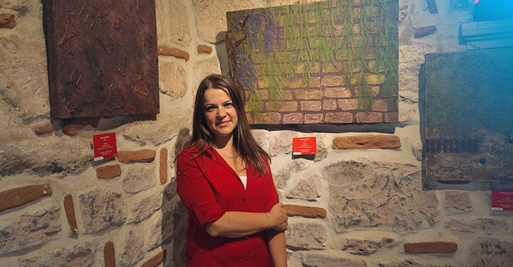 Pelin Toğrul’dan “Dokularla Hikayeler” adlı sergisi Kethüda hamamında sanatseverlerle buluştu