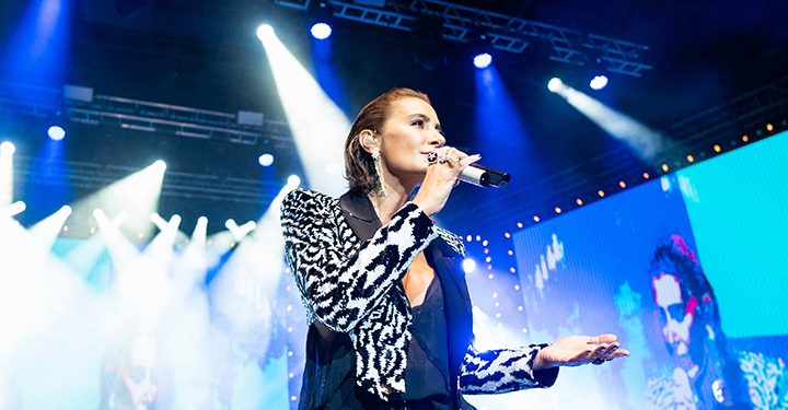 Sıla dün gece Harbiye Açık Hava Sahnesini salladı