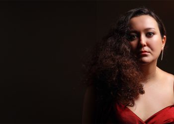 Selin Akdeniz müzik kariyerinde emin adımlarla ilerliyor