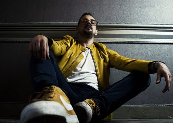 Umut Uslusoy “Üçgen” isimli çalışmasıyla saflığını kaybetmiş gençliğine bakıyor