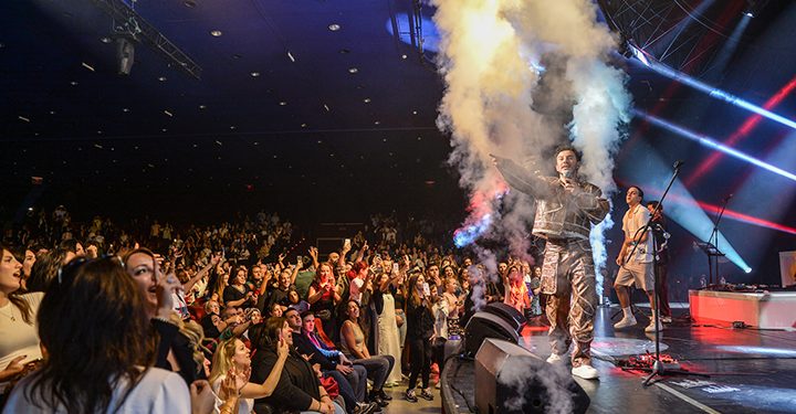 Buray “Olmuşum Leyla” adlı şarkısıyla haftalardır zirvedeki yerini koruyor