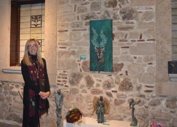 Elif Onaran şiirleriyle heykellerine hayat vermeye devam ediyor