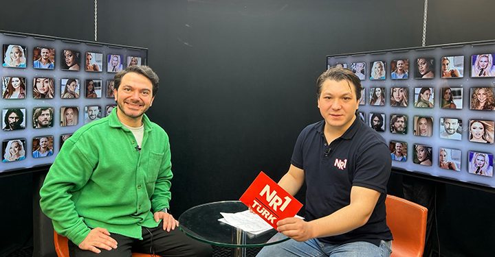 Raif Akyüz’ün bu haftaki konuğu ünlü oyuncu Eren Pekgöz oldu