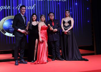 Altın İnci Ödülleri sahiplerini buldu. Yılın başarılı konsept motosiklet markası ödülünün sahibi Fussini Yönetim Kurulu Başkanı Aygün Armak oldu