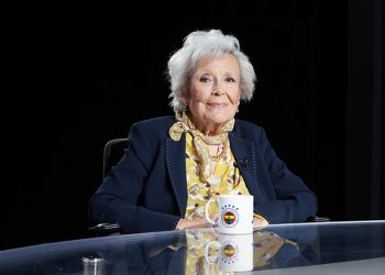 Türk sanat müziğinin duayen sanatçısı Nesrin Sipahi vefat etti