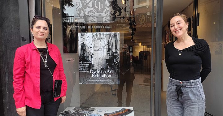 Dyslexia Art Exhibiton “Sosyal Sorumluluk” sergisi Next Pera Art Gallery’de sanatseverlerle buluşmaya devam ediyor.