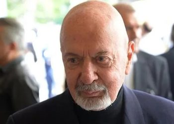 TRT ekranlarının efsane sunucusu Erkan Yolaç vefat etti