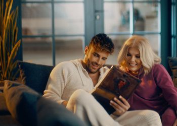 Murat Balcı’dan dünyada bir ilk: Anne Oğul duet yapıp klip çektiler