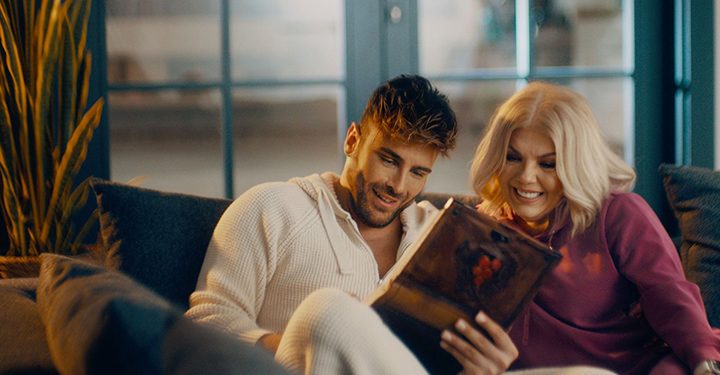 Murat Balcı’dan dünyada bir ilk: Anne Oğul duet yapıp klip çektiler