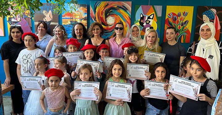 A.Z Art Gallery bir ilke daha imza attı