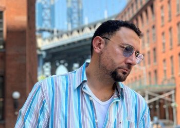 Emrah Çalapkulu, Yeni Teklisi “Geçen Sene Bu Zamanlar” ve New York’ta Çektiği Video Klibiyle Geri Dönüyor!