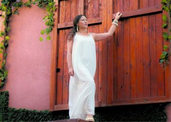 Çiğdem Turan “Deniz Kokulu Adam” şarkısı ile başarısını taçlandırdı