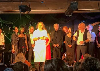 “Meyhanede” oyunu 17 yıldır tiyatroseverlerle buluşmaya devam ediyor.