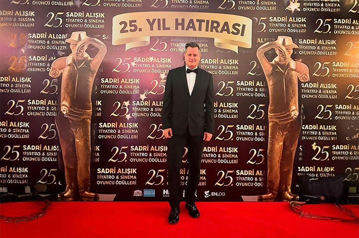 Ersin Umulu, 2026 tiyatro sezonuna ödüller ve dört dev yapımla damga vuruyor